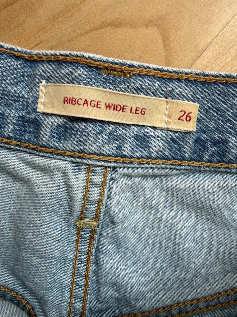 Levis ribcage wide leg 26x32 - Picture 2 of 7